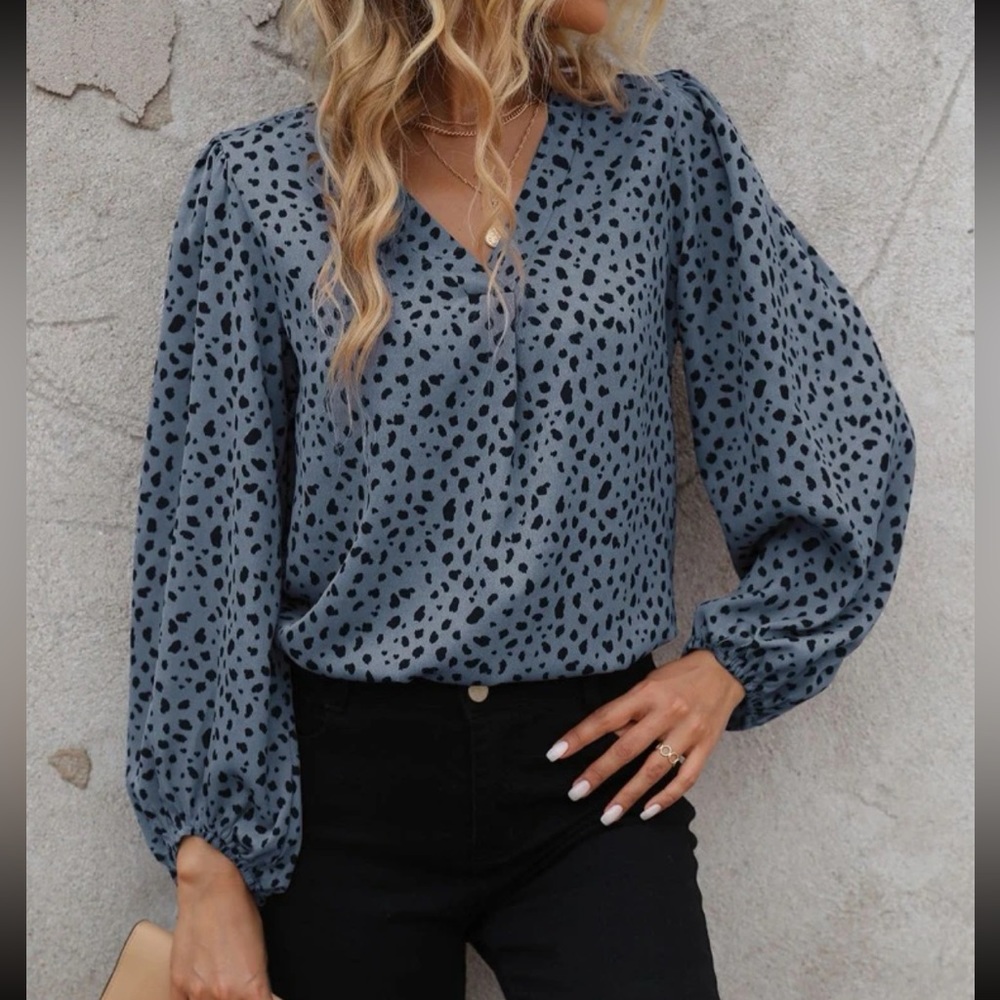 Boho dusty blue Dalmatian print lantern sleeve blouse - Picture 1 of 6